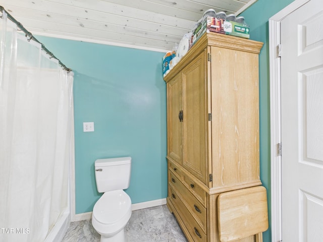 109 Wampler St, Kingsport, TN 37665 - bathroom featuring baseboards and a shower with curtain