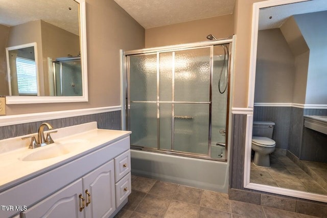 2480-2482 Elk Way, Newport, TN 37821 - bathroom featuring wainscoting, vanity, a textured ceiling, and enclosed tub / shower combo
