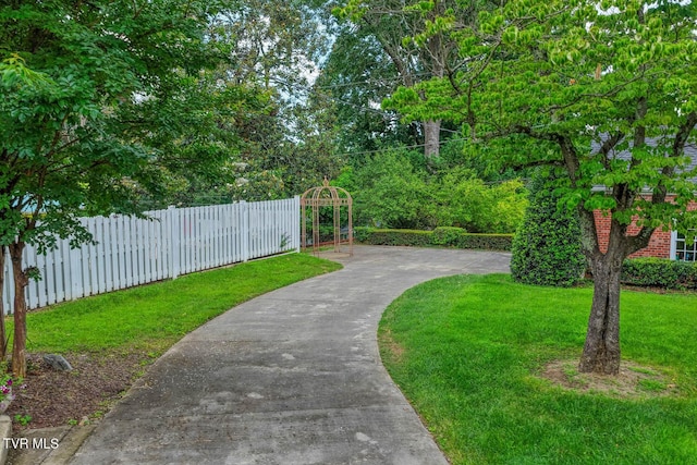 1261 Watauga St, Kingsport, TN 37660 - view of property's community featuring driveway