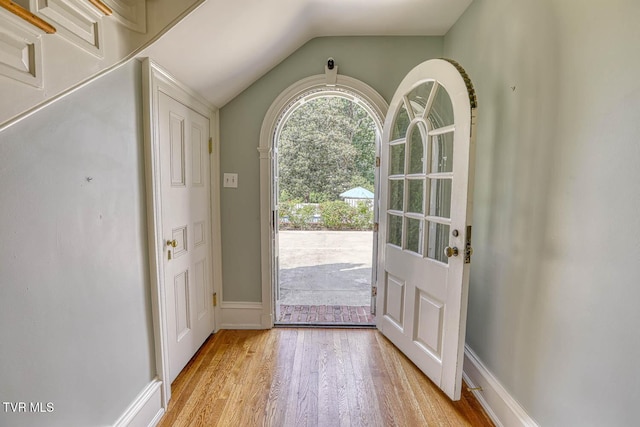 1261 Watauga St, Kingsport, TN 37660 - foyer featuring light wood-style flooring and vaulted ceiling