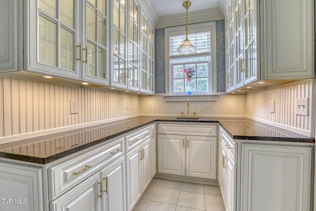 1261 Watauga St, Kingsport, TN 37660 - bar with decorative light fixtures and ornamental molding