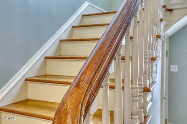 1261 Watauga St, Kingsport, TN 37660 - view of stairway