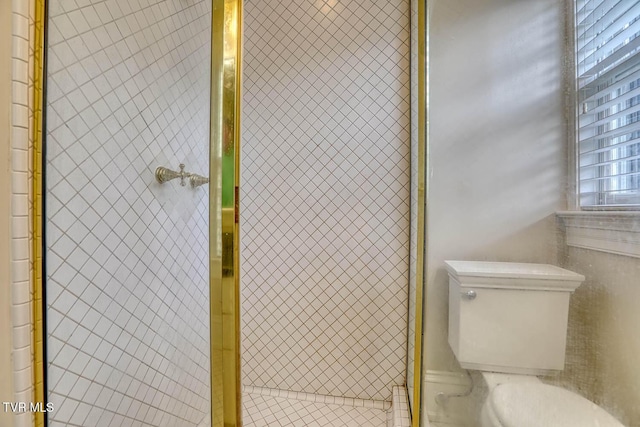 1261 Watauga St, Kingsport, TN 37660 - bathroom featuring toilet and a shower with shower door