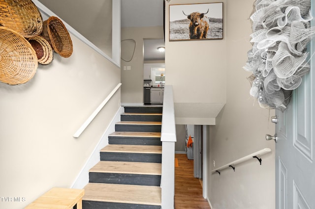 3020 Ridgemont Cir, Kingsport, TN 37663 - stairway featuring wood finished floors