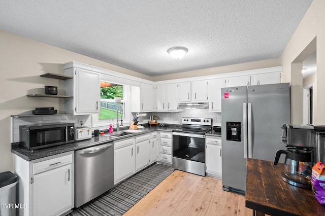 3020 Ridgemont Cir, Kingsport, TN 37663 - kitchen with stainless steel appliances, under cabinet range hood, open shelves, light wood finished floors, and dark countertops