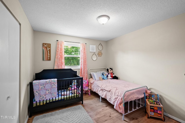 3020 Ridgemont Cir, Kingsport, TN 37663 - bedroom featuring wood finished floors and a textured ceiling