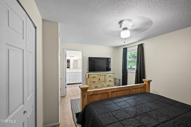 3020 Ridgemont Cir, Kingsport, TN 37663 - bedroom with wood finished floors, a textured ceiling, connected bathroom, a ceiling fan, and a closet