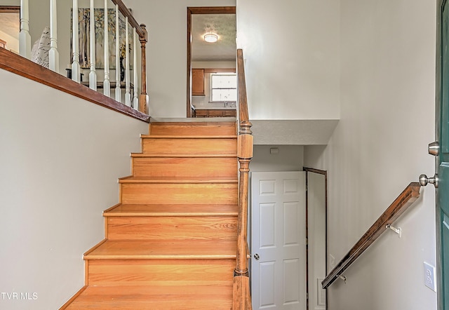 4970 Old Stage Rd, Chuckey, TN 37641 - view of staircase