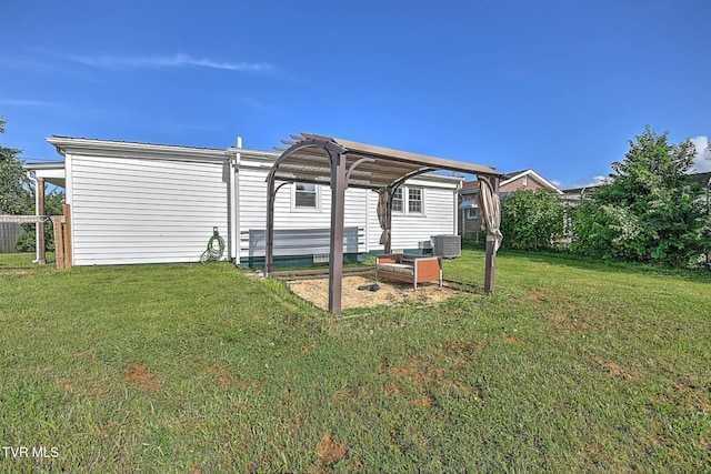 810 N Roan St, Elizabethton, TN 37643 - rear view of house featuring a yard and a pergola