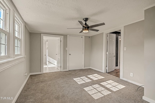 810 N Roan St, Elizabethton, TN 37643 - unfurnished bedroom featuring a textured ceiling, carpet flooring, connected bathroom, and a closet