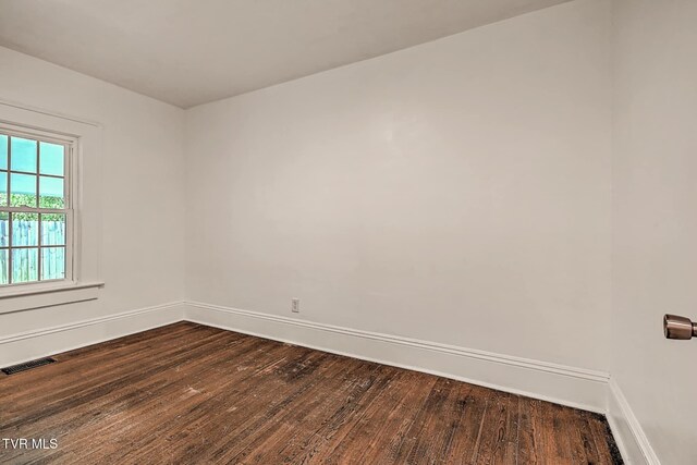 810 N Roan St, Elizabethton, TN 37643 - unfurnished room featuring dark wood-style flooring