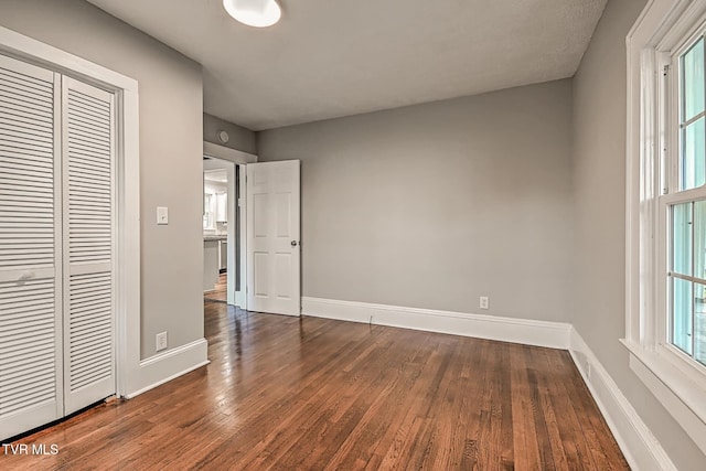 810 N Roan St, Elizabethton, TN 37643 - unfurnished bedroom featuring dark wood-type flooring and a closet