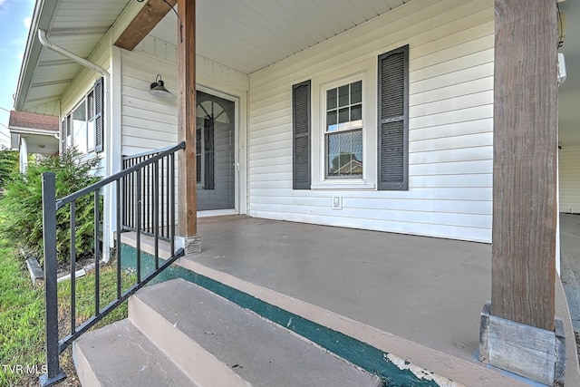 810 N Roan St, Elizabethton, TN 37643 - doorway to property featuring a porch