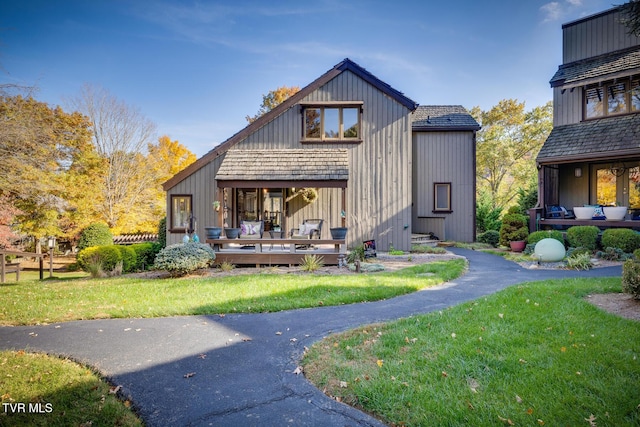 13 Crown Cir, Kingsport, TN 37660 - rear view of house with a lawn and a deck