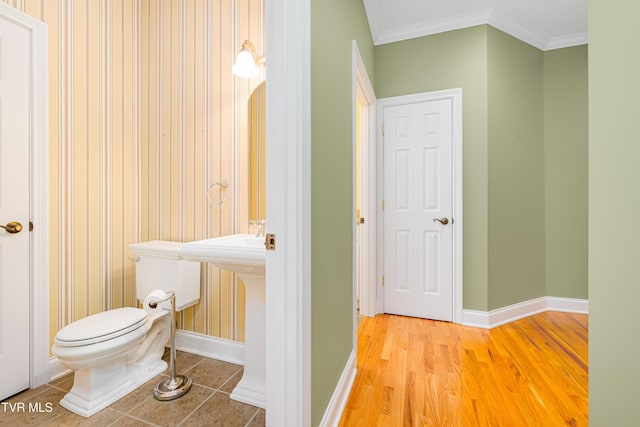 2003 Hackberry Dr, Jonesborough, TN 37659 - half bath with ornamental molding and wood finished floors
