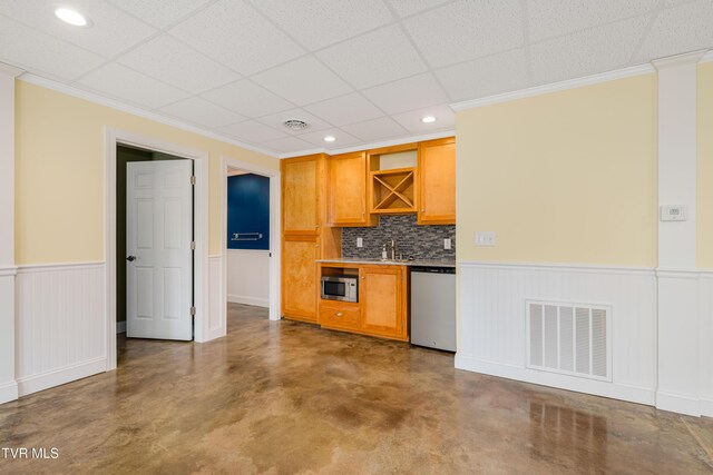 2003 Hackberry Dr, Jonesborough, TN 37659 - kitchen featuring stainless steel appliances, finished concrete flooring, a wainscoted wall, recessed lighting, and backsplash