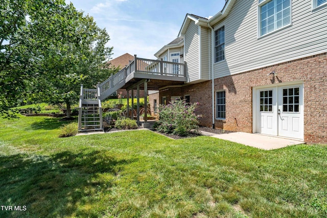 2003 Hackberry Dr, Jonesborough, TN 37659 - view of green lawn with stairs and a deck