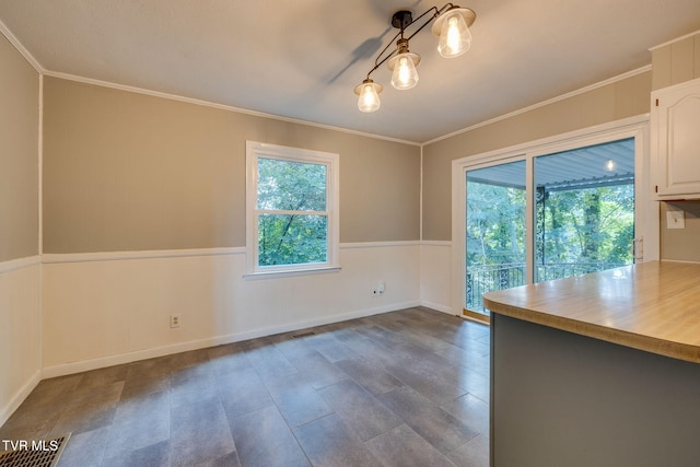 3513 Crest Rd, Kingsport, TN 37664 - unfurnished dining area with ornamental molding