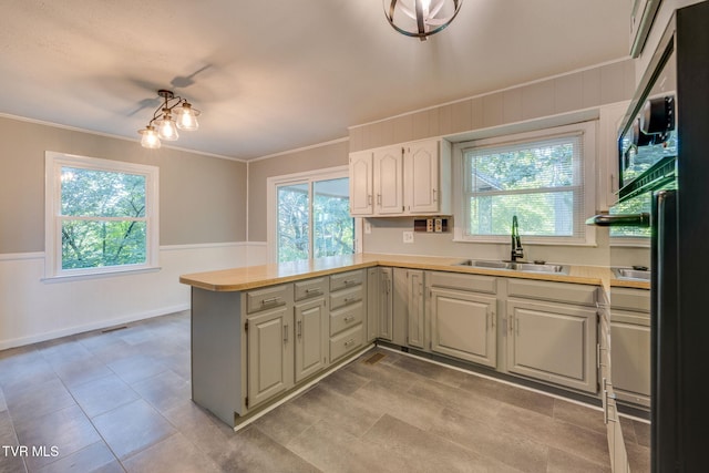 3513 Crest Rd, Kingsport, TN 37664 - kitchen featuring a peninsula, light countertops, plenty of natural light, and crown molding