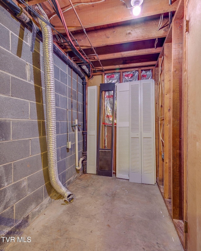 3513 Crest Rd, Kingsport, TN 37664 - unfinished basement featuring concrete block wall