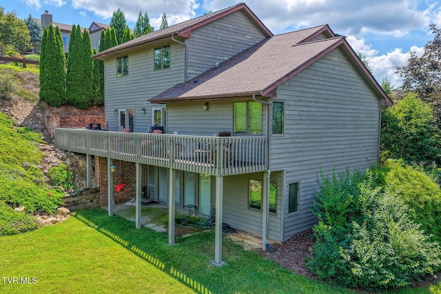 223 Willowbend Ct, Kingsport, TN 37660 - back of property with a yard, roof with shingles, and a wooden deck