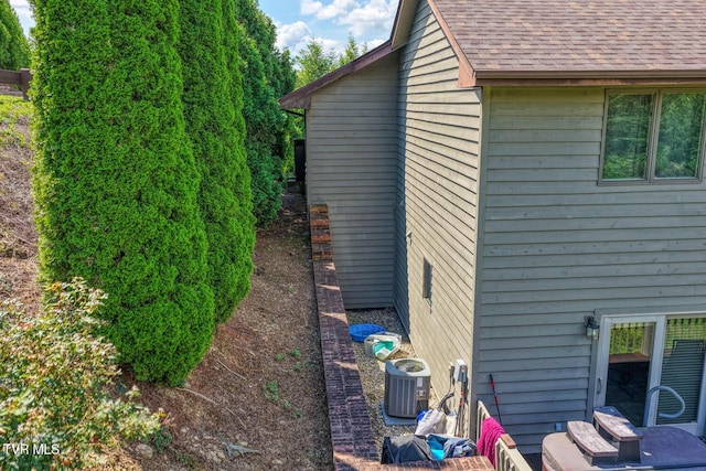223 Willowbend Ct, Kingsport, TN 37660 - view of side of property featuring a central AC unit and roof with shingles