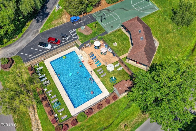 223 Willowbend Ct, Kingsport, TN 37660 - drone / aerial view of a pool area