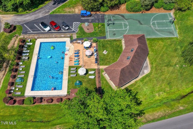 223 Willowbend Ct, Kingsport, TN 37660 - drone / aerial view of a pool area