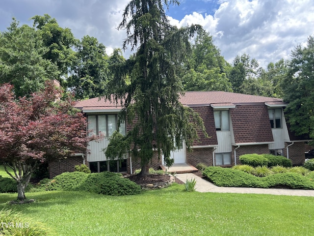 1232 Caribbean Dr, Kingsport, TN 37660 - view of front facade with brick siding, a front yard, and a shingled roof