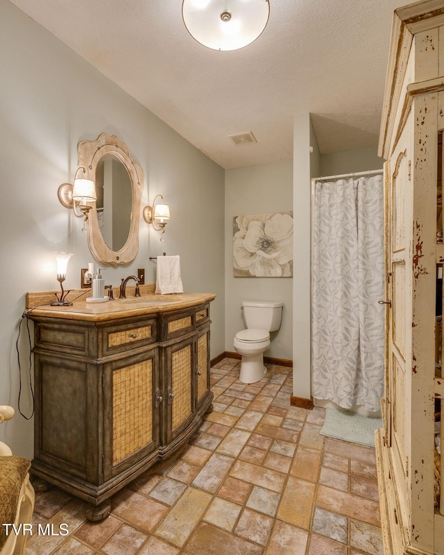 284 Bulldog Holw, Elizabethton, TN 37643 - bathroom featuring vanity and a shower with shower curtain