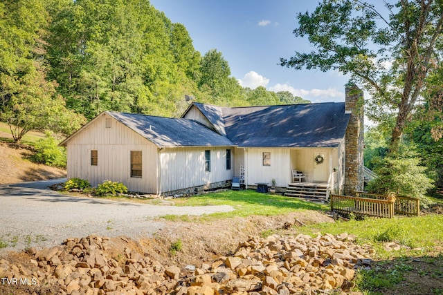 284 Bulldog Holw, Elizabethton, TN 37643 - rear view of property with a chimney
