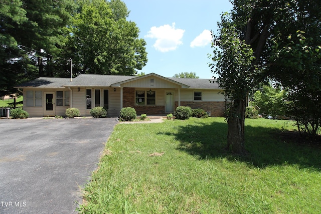 288 Hicks Rd, Piney Flats, TN 37686 - ranch-style home featuring a front lawn, brick siding, and asphalt driveway