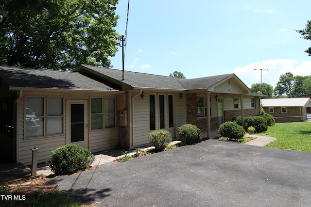 288 Hicks Rd, Piney Flats, TN 37686 - ranch-style home featuring roof with shingles and brick siding