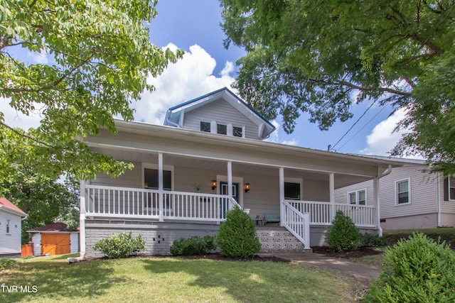 917 Pennsylvania Ave, Bristol, TN 37620 - view of front of home with covered porch and a front lawn