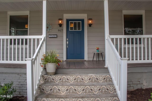917 Pennsylvania Ave, Bristol, TN 37620 - view of exterior entry with a porch