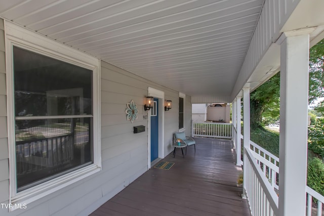 917 Pennsylvania Ave, Bristol, TN 37620 - view of wooden porch