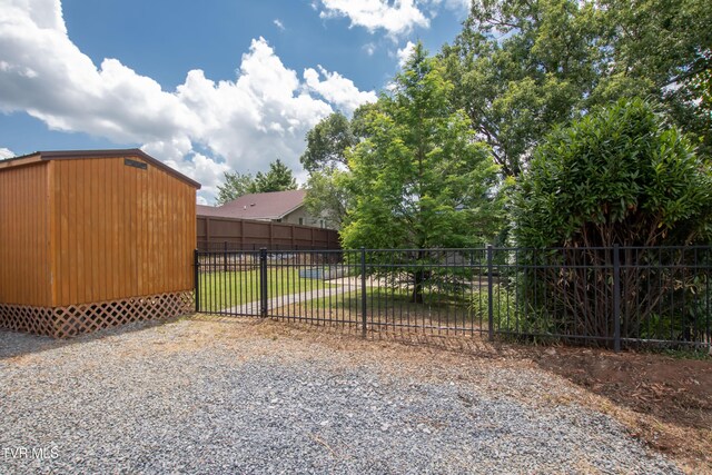 917 Pennsylvania Ave, Bristol, TN 37620 - gate featuring a shed