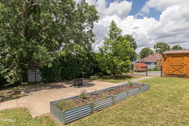 917 Pennsylvania Ave, Bristol, TN 37620 - view of yard with an outdoor fire pit, a storage shed, and a garden