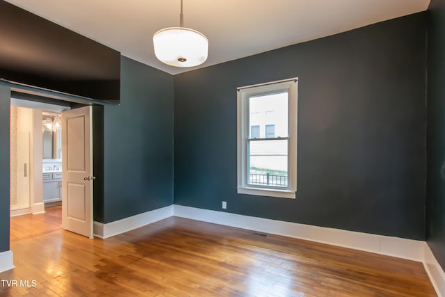 917 Pennsylvania Ave, Bristol, TN 37620 - unfurnished room featuring wood finished floors and baseboards