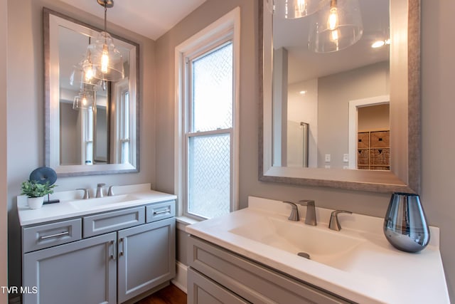 917 Pennsylvania Ave, Bristol, TN 37620 - full bathroom with two vanities