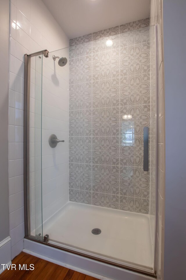 917 Pennsylvania Ave, Bristol, TN 37620 - full bath featuring a stall shower