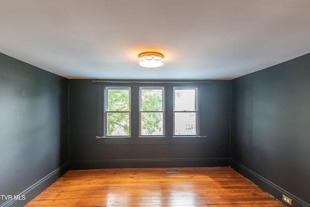 917 Pennsylvania Ave, Bristol, TN 37620 - spare room featuring wood finished floors and baseboards