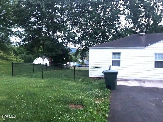 102 Woodland Dr, Johnson City, TN 37601 - photo 3