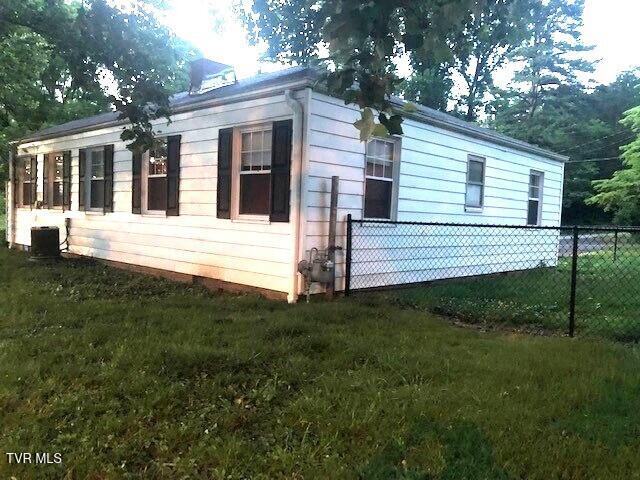 102 Woodland Dr, Johnson City, TN 37601 - photo 4
