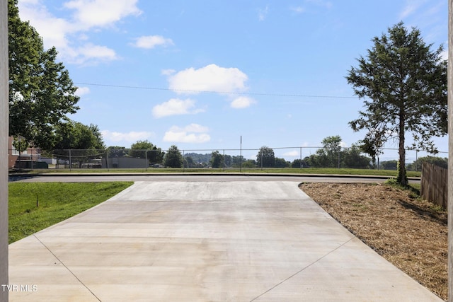 1024 Walnut Ave, Kingsport, TN 37660 - view of concrete driveway