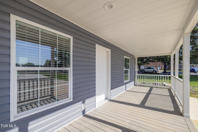 1024 Walnut Ave, Kingsport, TN 37660 - view of wooden porch