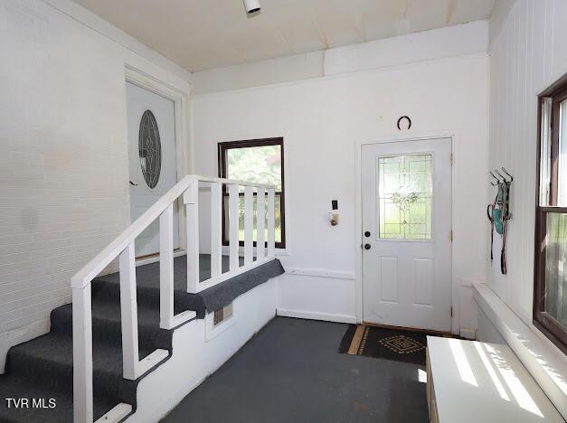 8087 Baptist Valley Rd, North Tazewell, VA 24630 - entryway with stairway