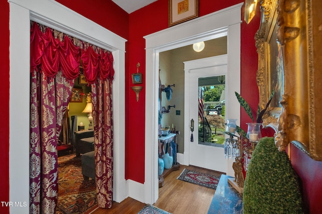 201 W Wanola Ave, Kingsport, TN 37660 - entryway featuring wood finished floors and baseboards