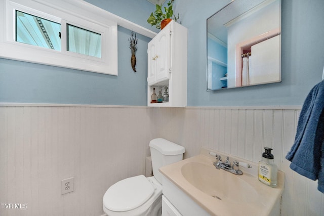 201 W Wanola Ave, Kingsport, TN 37660 - bathroom with a wainscoted wall and vanity
