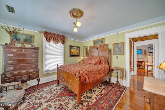 201 W Wanola Ave, Kingsport, TN 37660 - bedroom featuring baseboards and wood finished floors